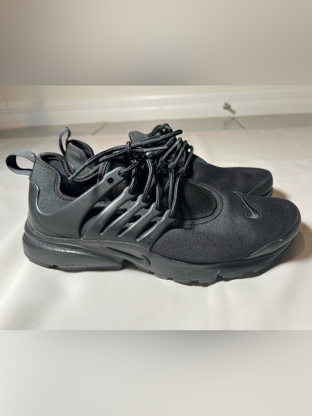 Nike Air Presto Triple Black Sneakers – Women's US 8 - Picture 4 of 10